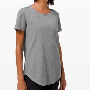 Lululemon Love Crew III *Waffle V- neck tee size 6 Grey
